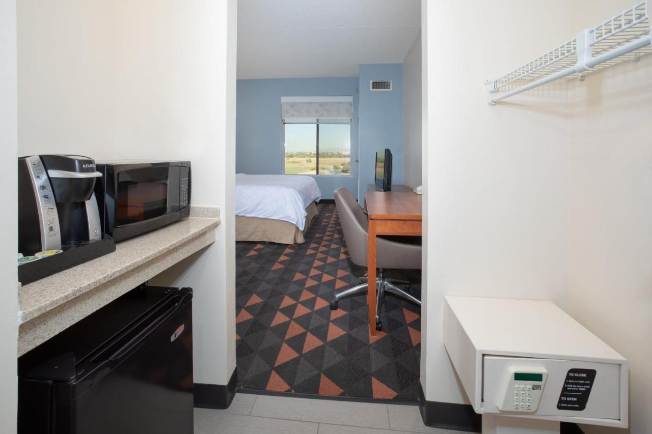 Holiday Inn & Suites Goodyear - West Phoenix Area By Ihg Екстериор снимка