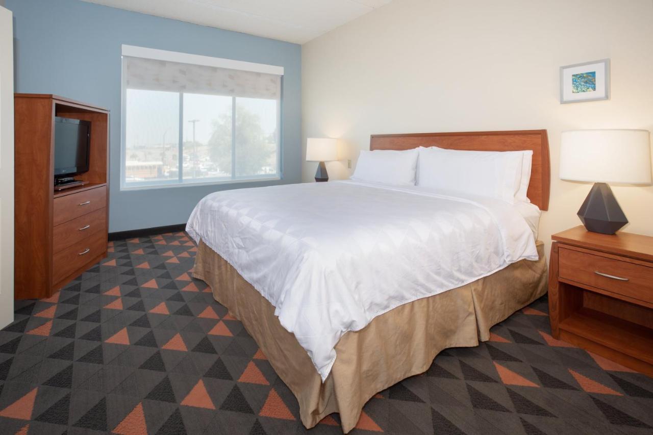 Holiday Inn & Suites Goodyear - West Phoenix Area By Ihg Екстериор снимка