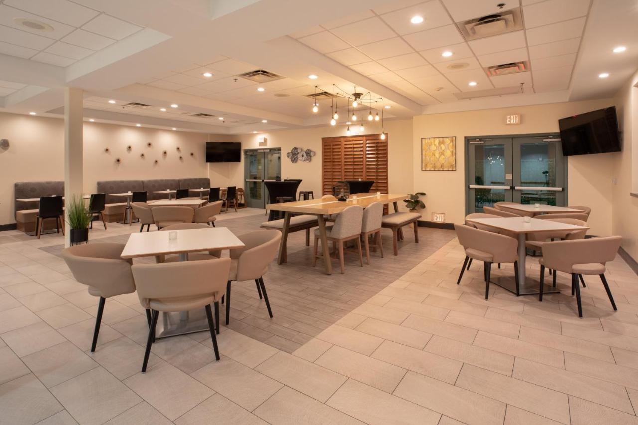 Holiday Inn & Suites Goodyear - West Phoenix Area By Ihg Екстериор снимка