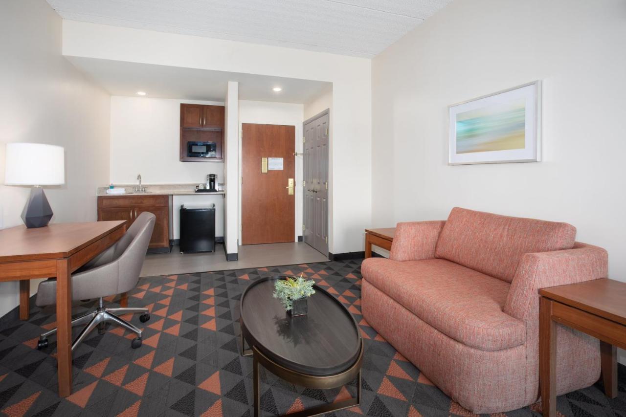 Holiday Inn & Suites Goodyear - West Phoenix Area By Ihg Екстериор снимка