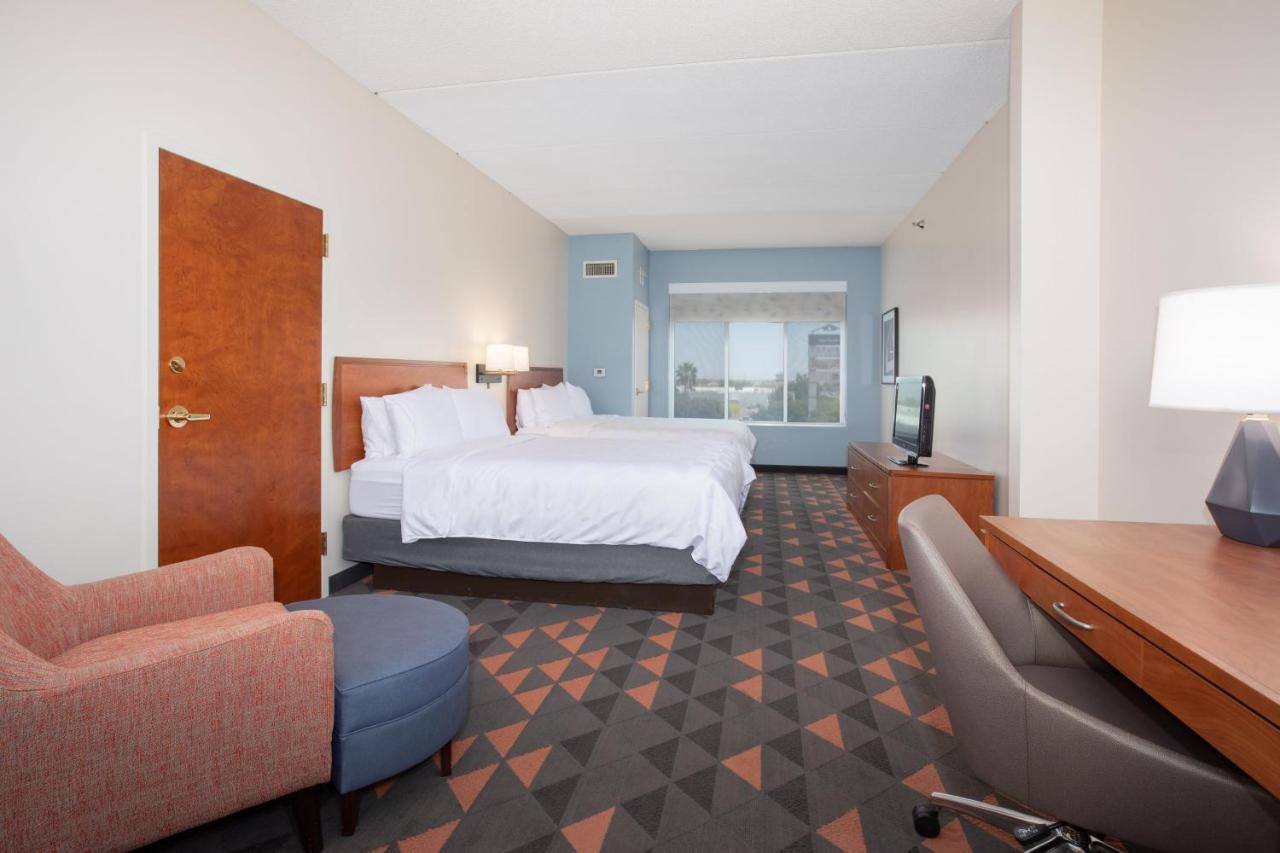 Holiday Inn & Suites Goodyear - West Phoenix Area By Ihg Екстериор снимка