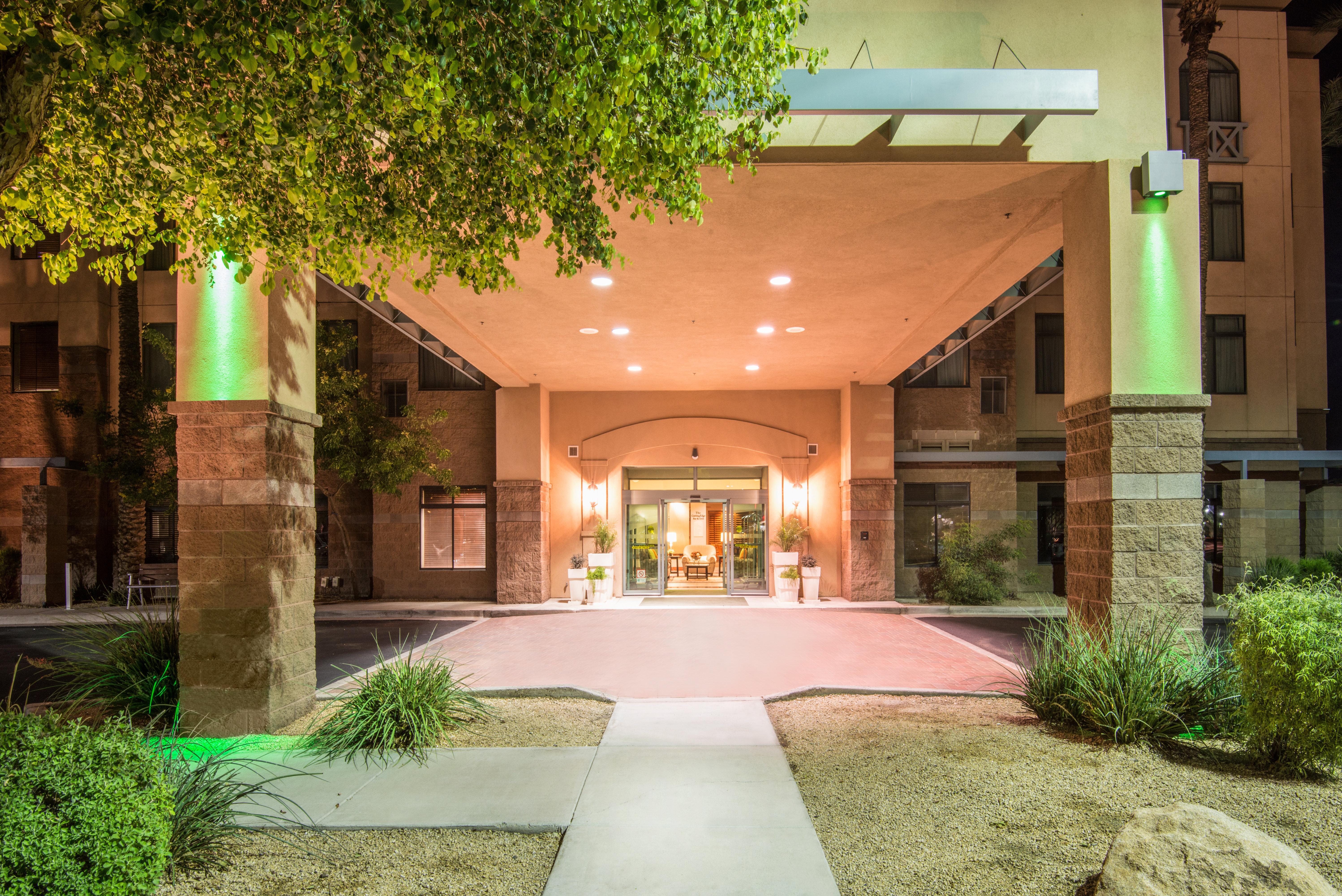 Holiday Inn & Suites Goodyear - West Phoenix Area By Ihg Екстериор снимка
