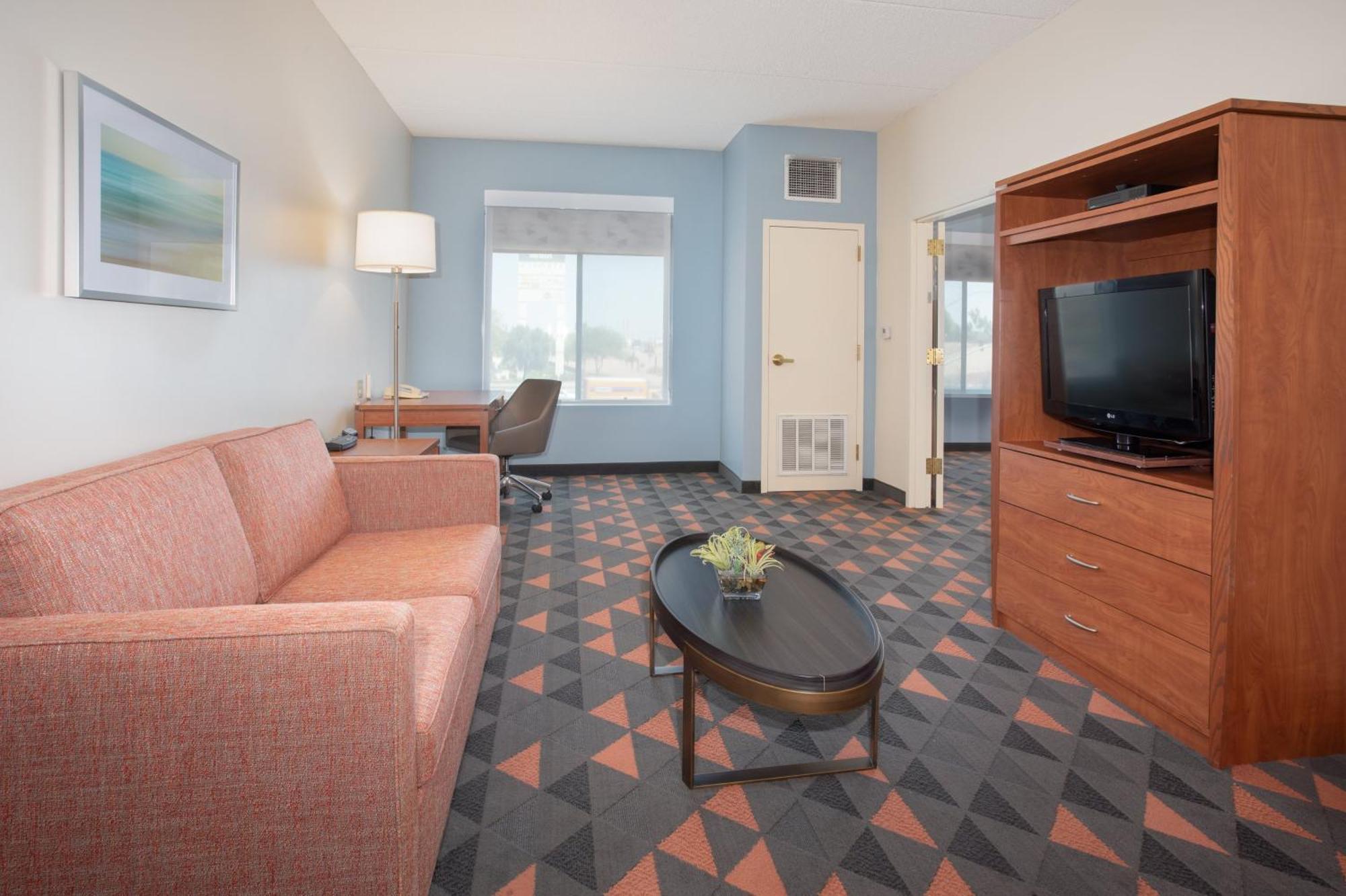 Holiday Inn & Suites Goodyear - West Phoenix Area By Ihg Екстериор снимка